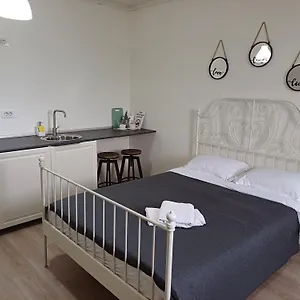 Tom's House , Отопени Румыния
